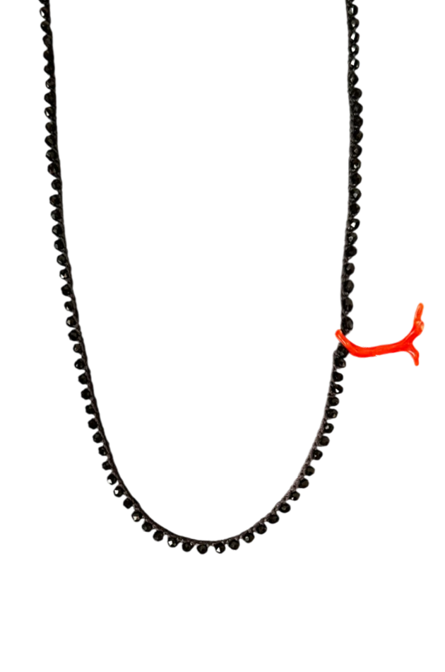 Girocollo nero con corallo rosso laterale 